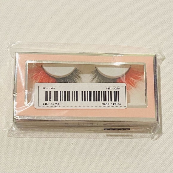 Wispy Red Lashes - Picture 5 of 5